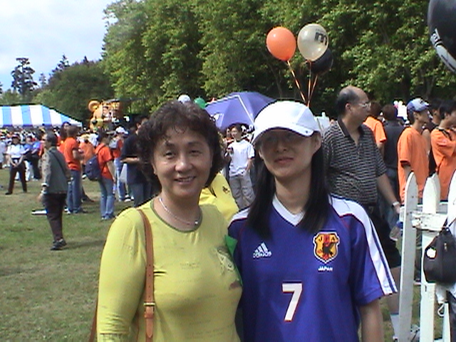 Anyone recognize this lady? The sister of one of tje AkinAlliance senior member. Her lastname is Wong. She is one of the volunteer in S.U.C.C.E.S.S. in Vancouver.